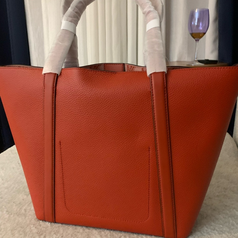 Michael Kors Leather Toat - Picture 3 of 4